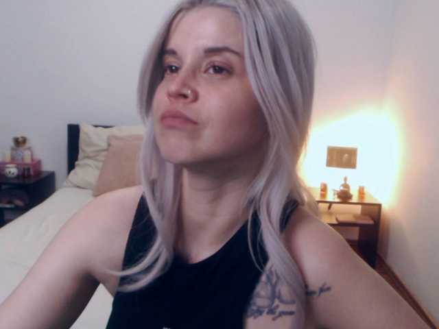 Zrzuty ekranu transmisji AryaJolie