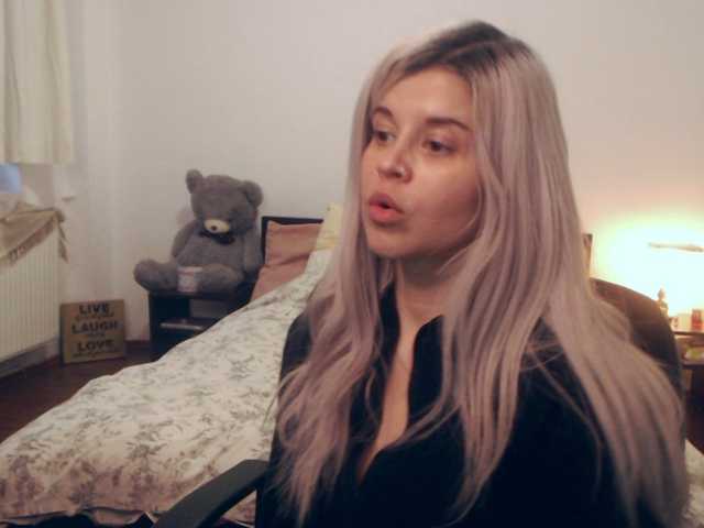 Zrzuty ekranu transmisji AryaJolie