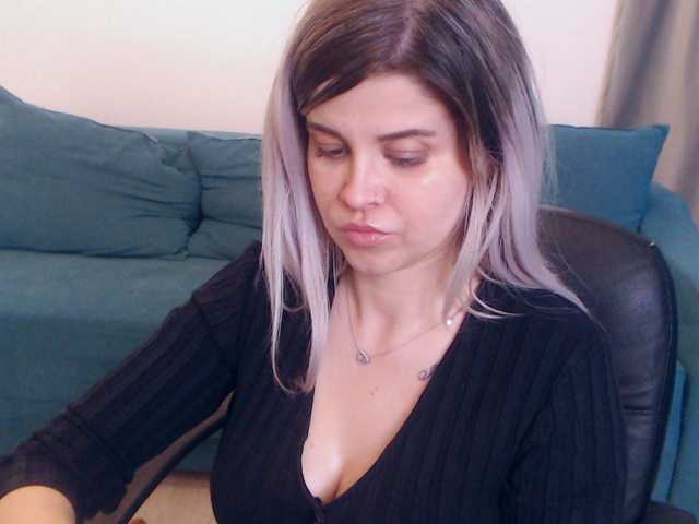 Zrzuty ekranu transmisji AryaJolie