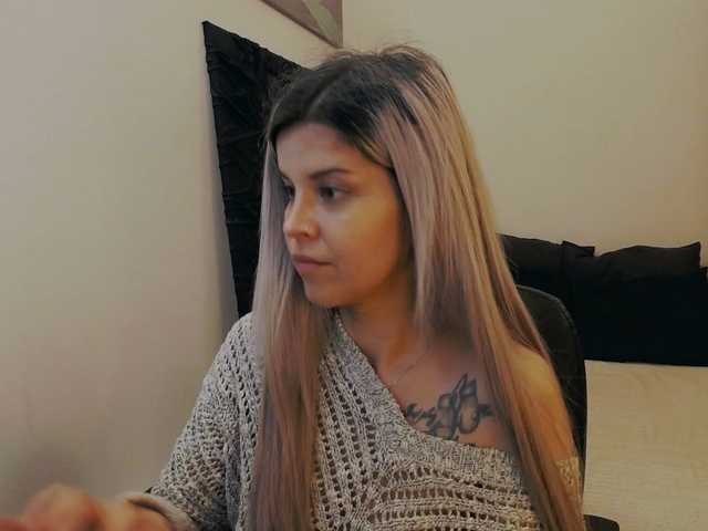 Zrzuty ekranu transmisji AryaJolie