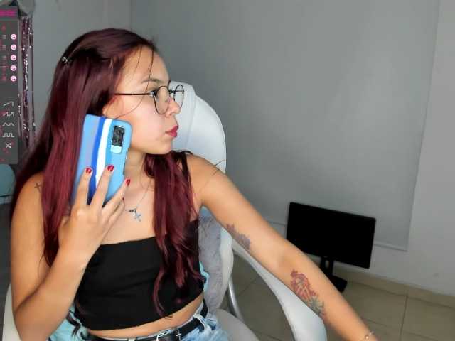 Zrzuty ekranu transmisji AshelyGirl