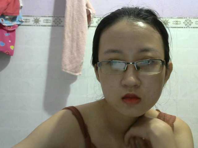 Zrzuty ekranu transmisji AsianCandy