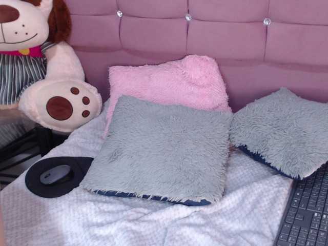 Zrzuty ekranu transmisji AstridJones