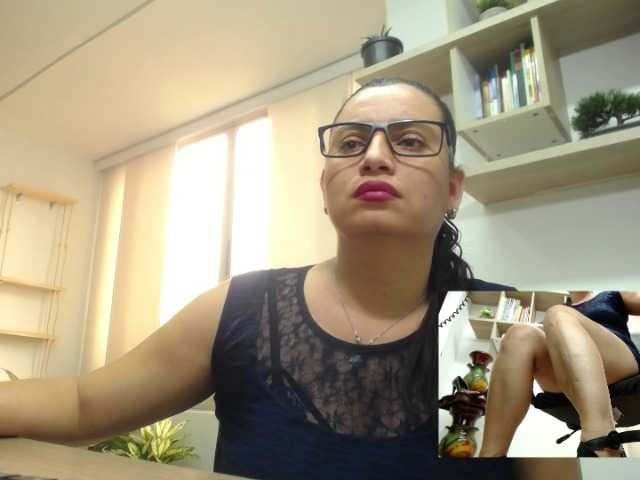 Zdjęcia Atennas Hot secretary wanting to play without noise his boss is near