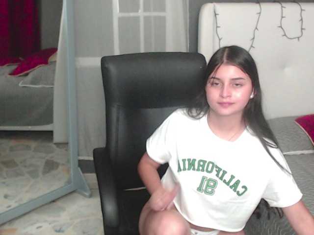 Zdjęcia Aurora2308 hey guys! I have two surprises for you under my shirt, do you want to see? 55 49