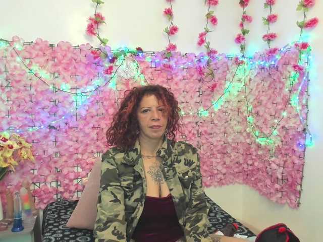 Zdjęcia AxxyMilf Goal: Spanks my ass natural body I wanna be in your dreams love #milf #natural #mature #redhair