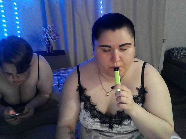 Zrzuty ekranu transmisji BeckyAndEllen