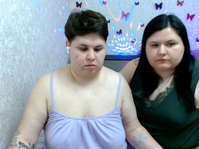 Zrzuty ekranu transmisji BeckyAndEllen