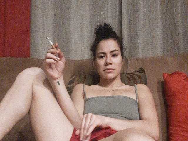 Zdjęcia Bellasunmy smoking and talking with your Latina sis