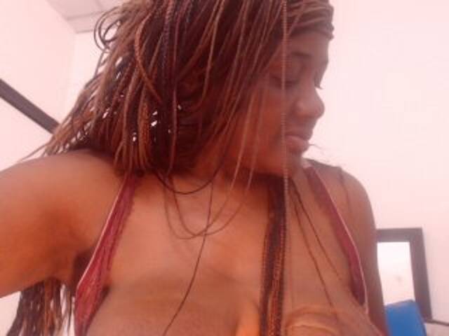 Zrzuty ekranu transmisji BigBustyBlack