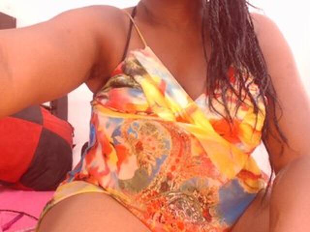 Zrzuty ekranu transmisji BigBustyBlack