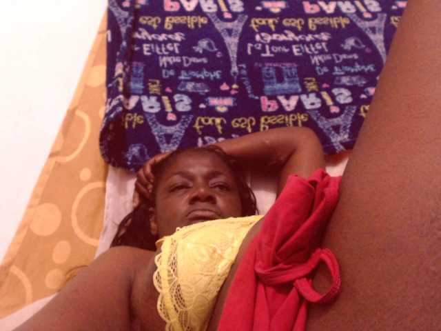 Zrzuty ekranu transmisji BigBustyBlack