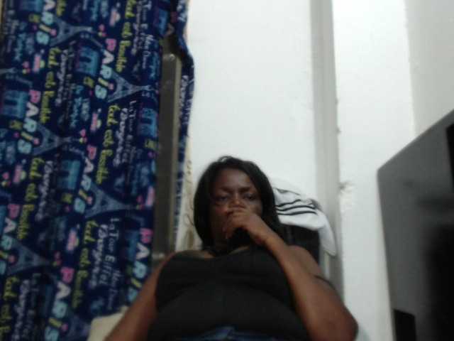 Zrzuty ekranu transmisji BigBustyBlack