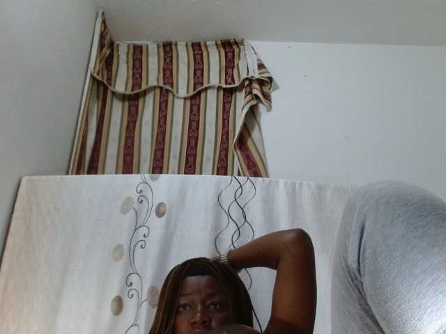 Zrzuty ekranu transmisji BigBustyBlack