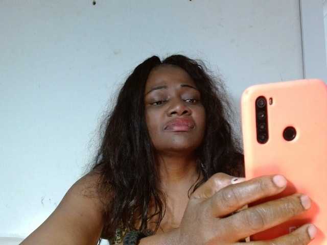 Zrzuty ekranu transmisji BigBustyBlack