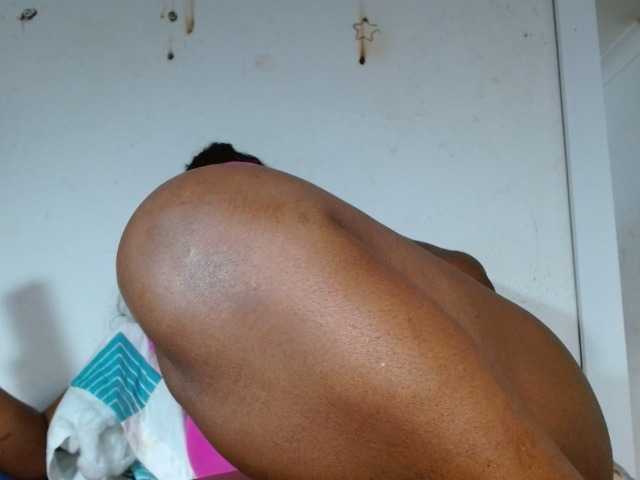 Zrzuty ekranu transmisji BigBustyBlack