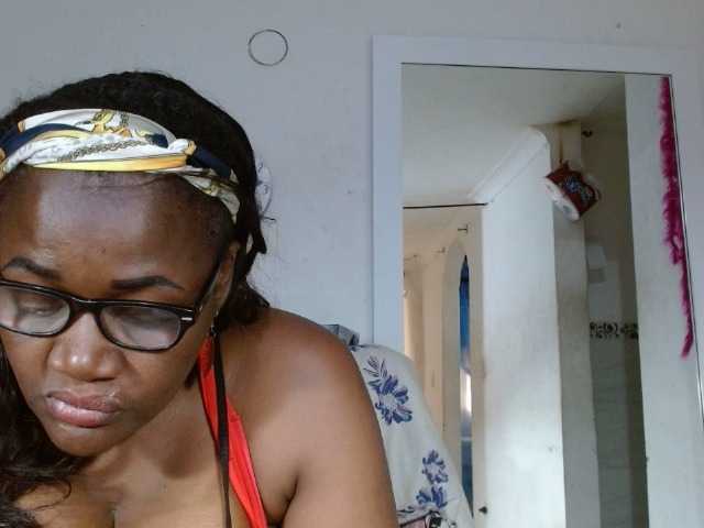 Zrzuty ekranu transmisji BigBustyBlack