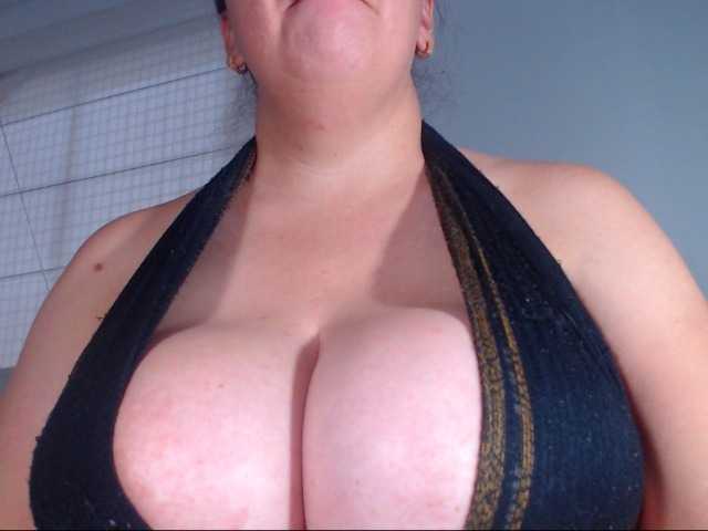 Zdjęcia Bigtetiana woman latine with big tits and ass very horny wait for u .... come on my roomm ... for have good time naked tits, oil, titfuck and simulation of cum on them for 220 tkn