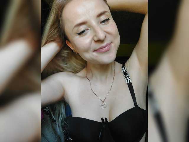 Zrzuty ekranu transmisji blonde-kisses