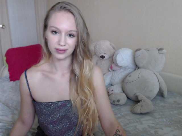 Zdjęcia BlondeAlice Hello! Im Alice, glad to see u here! Tip me for buzz my pussy! Take me in my pvt show first! Muah!