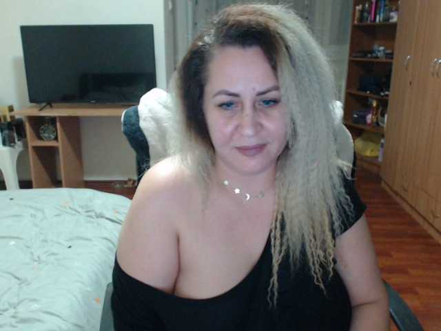 Zdjęcia BlondeElla 1000 tokens who want me and love me