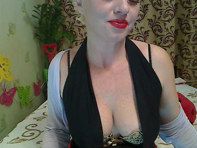 Zrzuty ekranu transmisji BlondySquirt