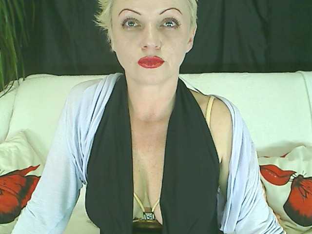 Zrzuty ekranu transmisji BlondySquirt
