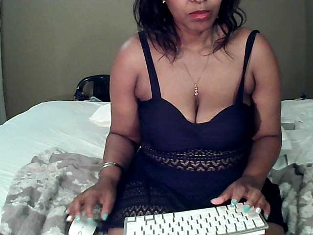 Zrzuty ekranu transmisji Bootygorgeous