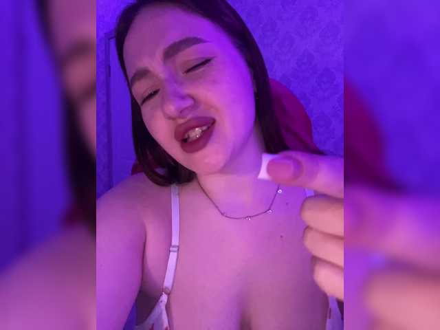 Zrzuty ekranu transmisji BoredGirl