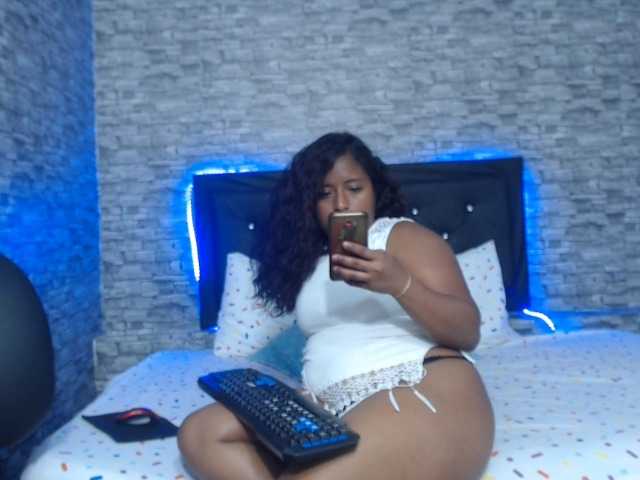 Zrzuty ekranu transmisji BrunetteSexy24