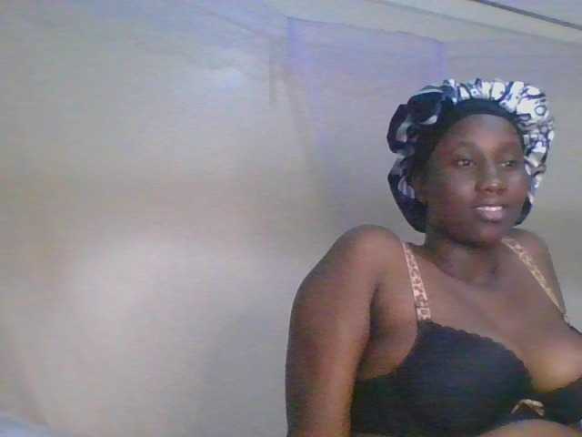 Zrzuty ekranu transmisji Busty-Barbie