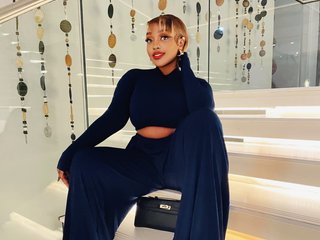 Erotyczny czat wideo Bustybrat