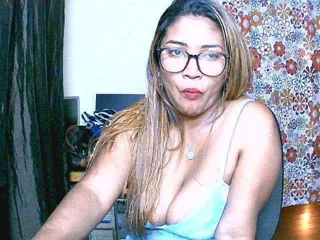 Zdjęcia butterfly007 hello guys ,lets play too hot,any flash 20tkn,twerk panty off 35tkn,naked 50tkn .squirt 100tkn,come to privat show for funny