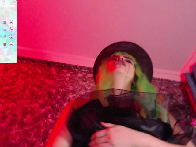 Zrzuty ekranu transmisji caitlin-gomez