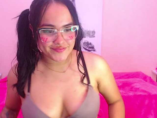 Zrzuty ekranu transmisji CamiiMoon