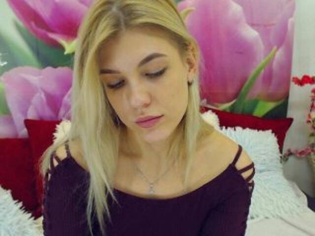 Zrzuty ekranu transmisji CamomillaG