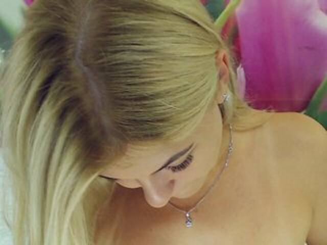 Zrzuty ekranu transmisji CamomillaG