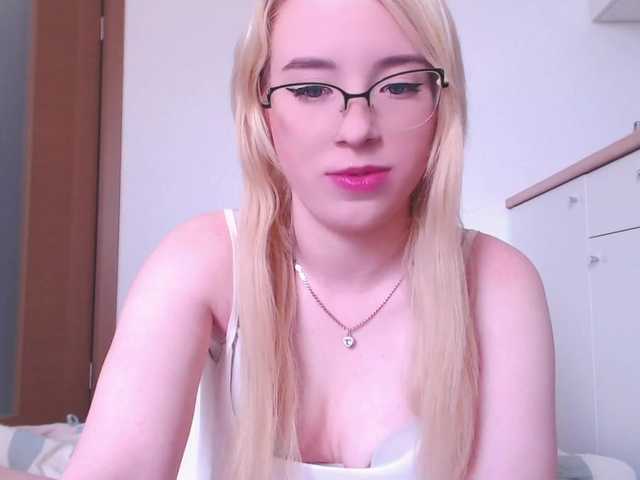 Zrzuty ekranu transmisji Candicekitty