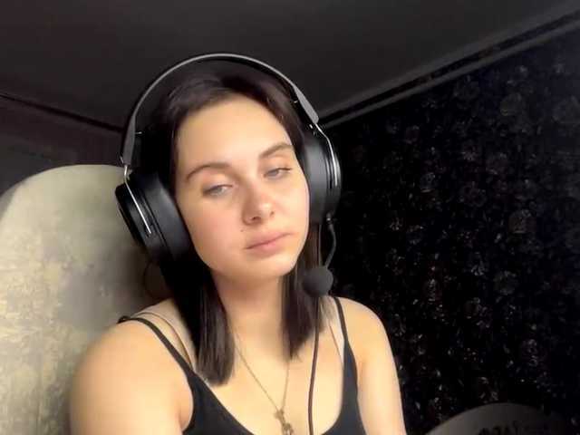 Zrzuty ekranu transmisji CANDY-LIPS-GIRL
