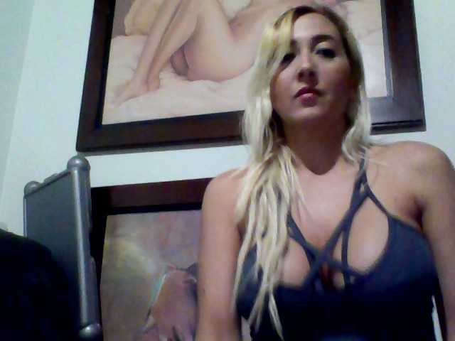 Zrzuty ekranu transmisji candyxxx