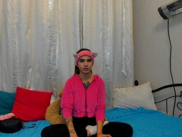 Zrzuty ekranu transmisji Caramel-girl