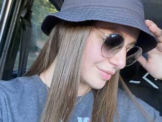 Erotyczny czat wideo CarlieActive