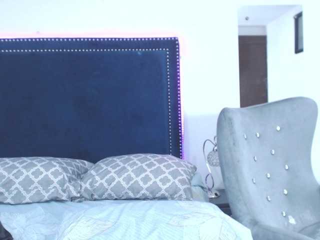 Zrzuty ekranu transmisji CarolineJames