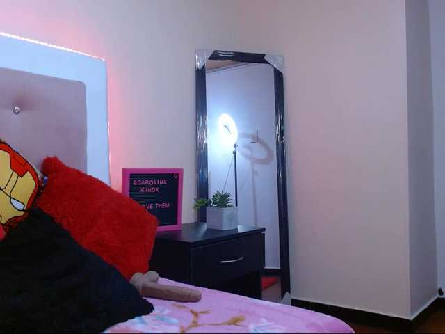 Zrzuty ekranu transmisji carolinekindx