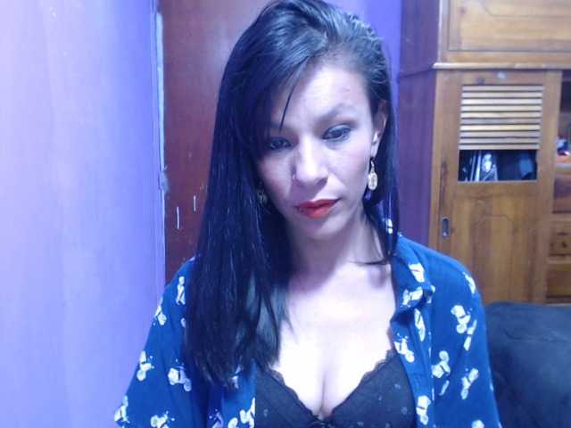 Zdjęcia carolinerebel Hello welcome to my room. This Latin wants to play with you