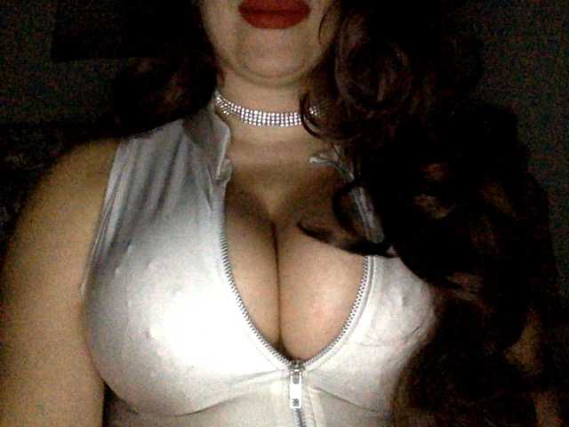 Zdjęcia CassieBambi Queen of REAL Boobs, 495 tokens more to See them.. ready boys 1st time!