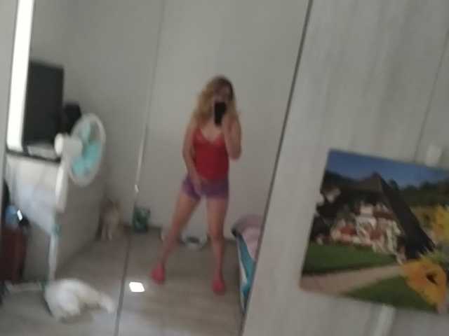 Zrzuty ekranu transmisji Cecilexxx