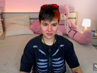 Erotyczny czat wideo CharlieeAdams