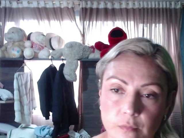Zrzuty ekranu transmisji Charlizetheron1