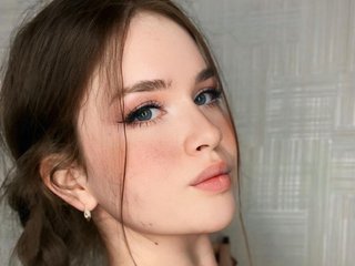 Erotyczny czat wideo Charming--huntress
